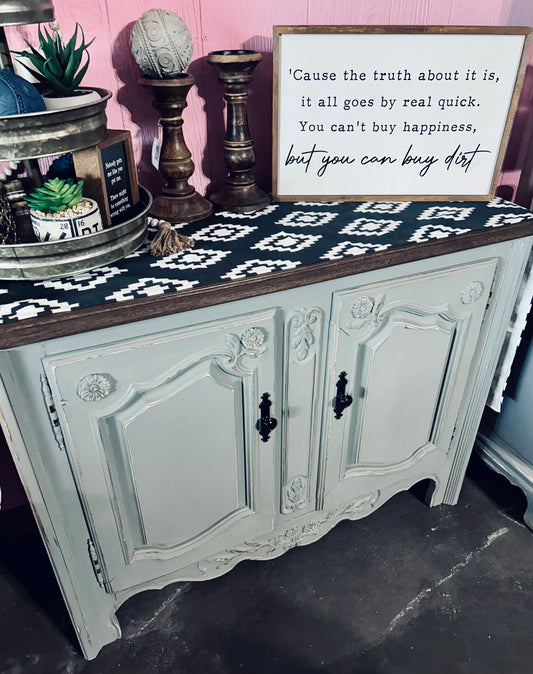 Beautiful Entry Way/ Coffee Bar 🖤